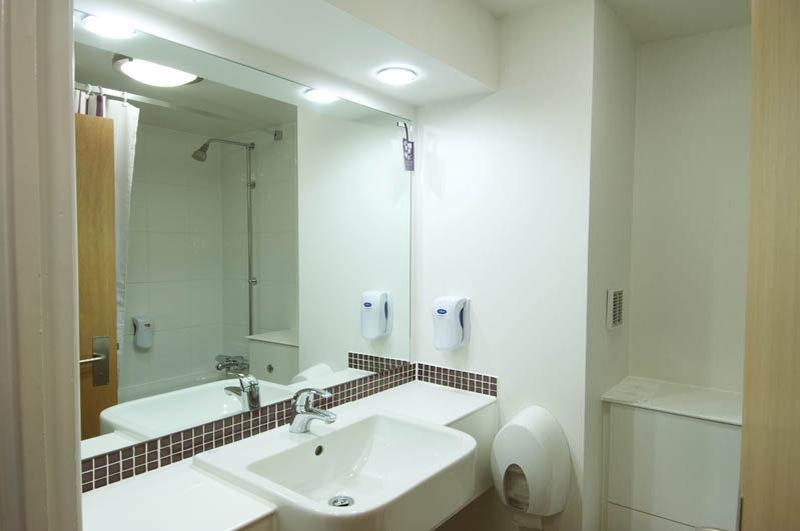 Premier Inn Newton Abbot Ngoại thất bức ảnh